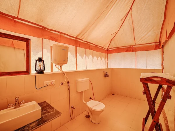 Deluxe Swiss Tent (9)